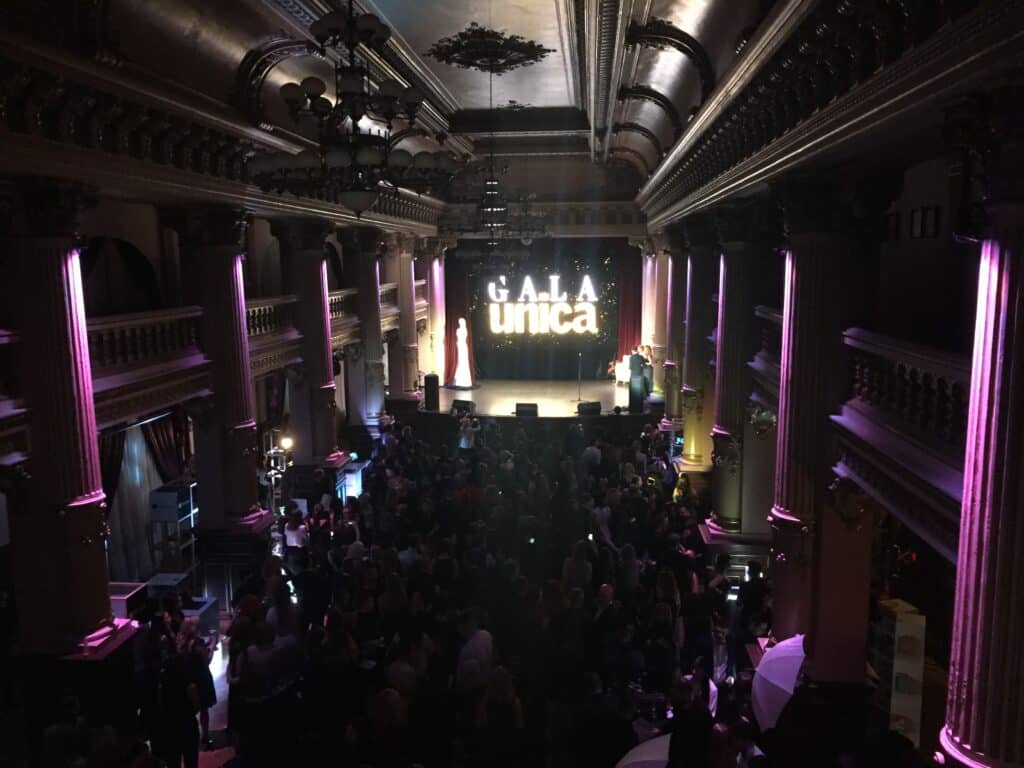 nchirierea unui ecran LED oferă numeroase avantaje organizatorilor de evenimente. În primul rând, ecranele LED modulare sunt extrem de versatile și pot fi adaptate pentru a satisface nevoile specifice ale fiecărui eveniment.